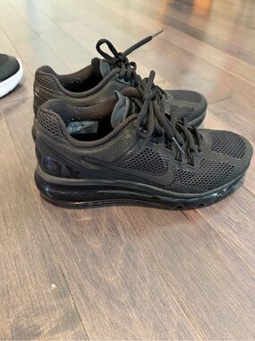 Nike Women's All-Black Mesh Air Cushion Running Shoes